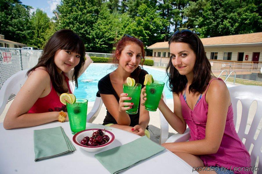 Motel Montreal Lake George Restaurant photo